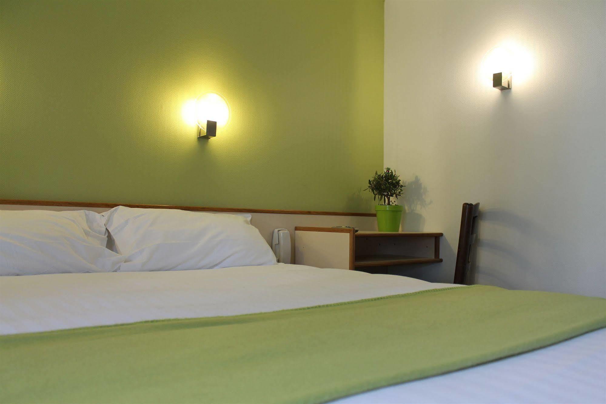 โฮเต็ล เรสเทอรองต์ แมซง บล็องช์ Hotel เรอจิส ภายนอก รูปภาพ